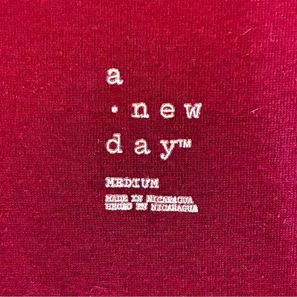 A New Day Women's Medium Lightweight V-Neck Maroon Top - Picture 3 of 3